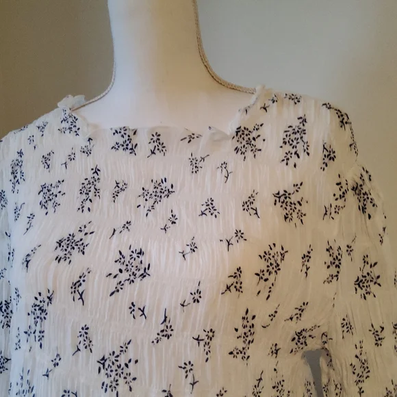 Adiva White and Blue Floral Blouse - Picture 5 of 9